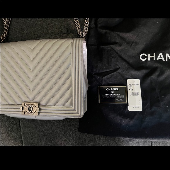 Selling this beautiful Chanel purse !! 🔥💯auth - Picture 2 of 4